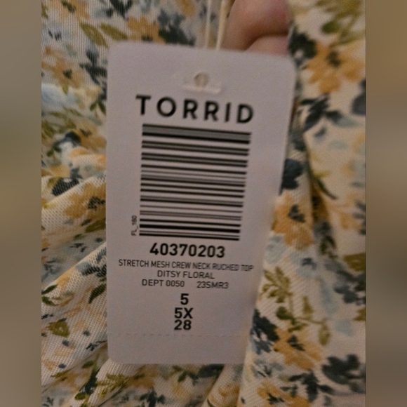 84. Torrid NWOT stretch mesh ruched short sleeve floral top - Picture 7 of 8